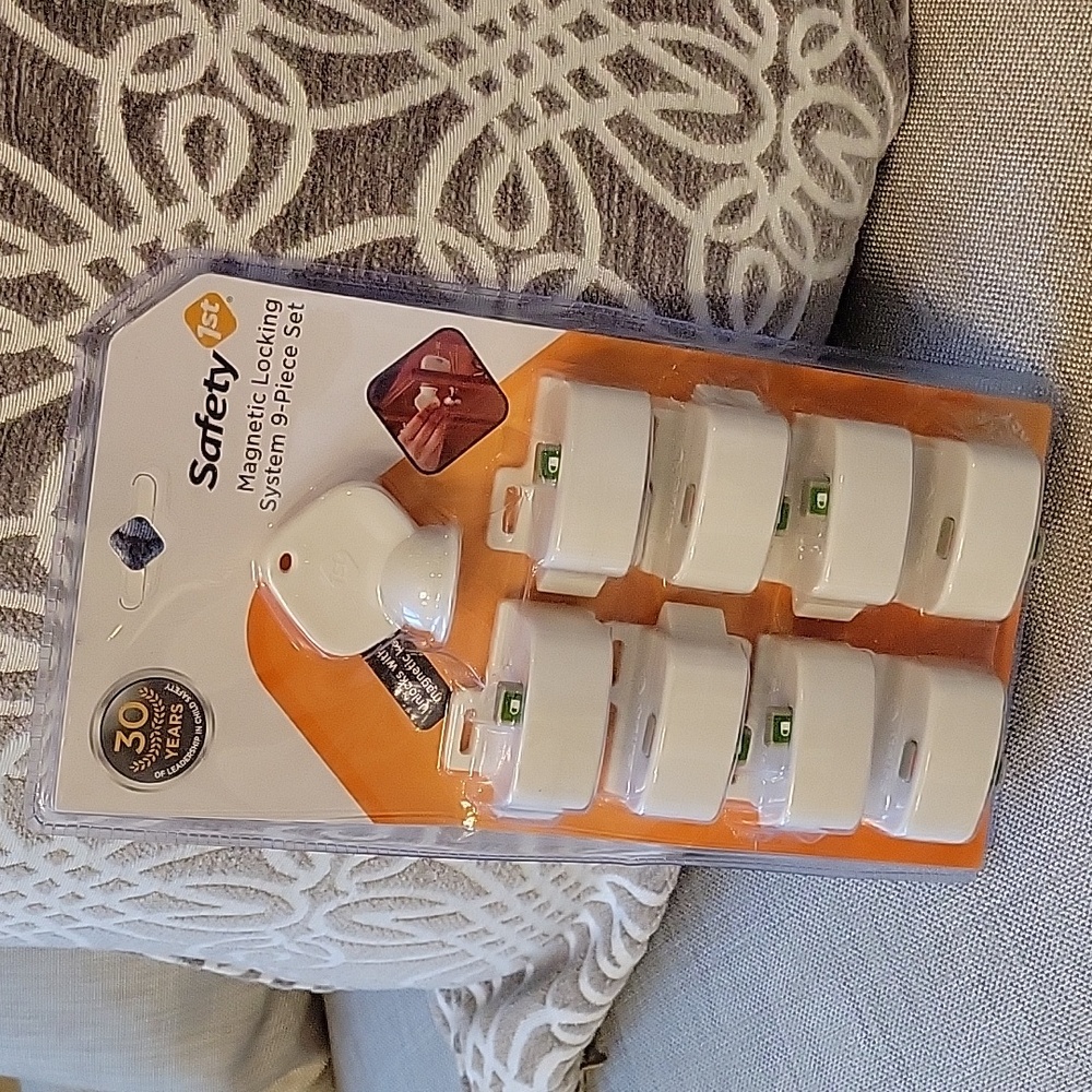NEW Safety First Magnetic Locking System, 9 piece set